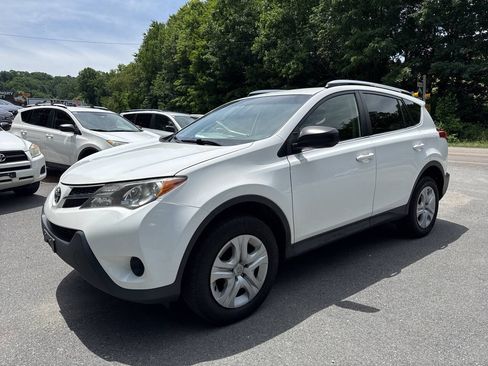 Used 2015 Toyota RAV4 LE AWD/4WD image 1