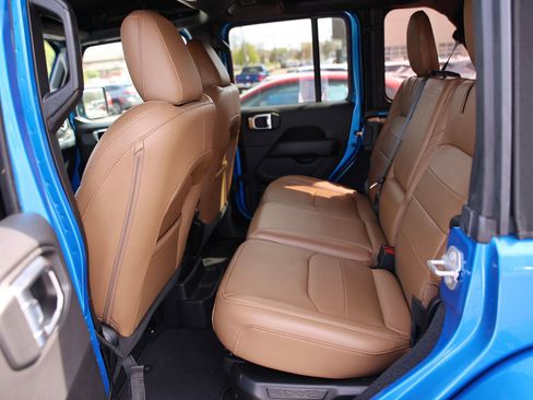 Used 2023 Jeep Wrangler Unlimited Sahara AWD/4WD image 24