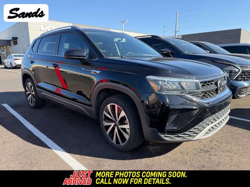 Used 2022 Volkswagen Taos SE image 1