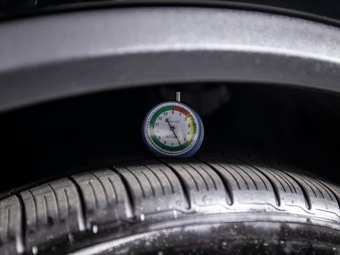 Used 2024 Porsche Macan 4 Electric image 36