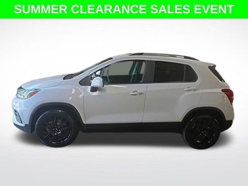 Used 2022 Chevrolet Trax LT w/ Driver Confidence Package AWD/4WD image 2