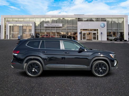 New 2026 Volkswagen Atlas SE image 2