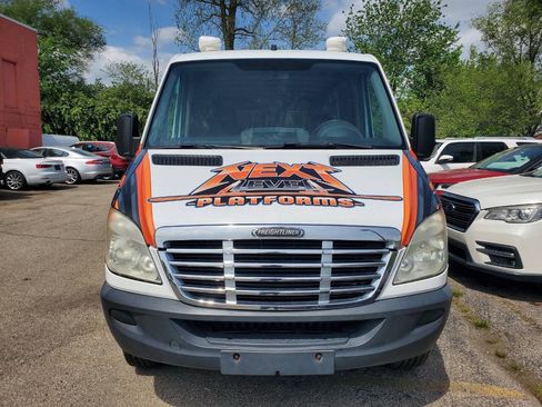 Used 2008 Dodge Sprinter 3500 RWD image 2