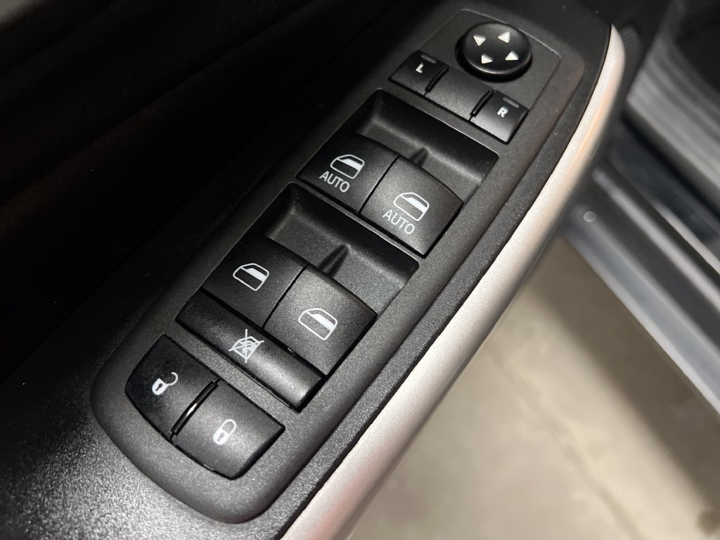 Used 2022 Jeep Cherokee Latitude w/ Sun & Sound Group AWD/4WD image 12