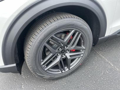 New 2026 Ford Explorer ST-Line w/ ST-Line Street Pack