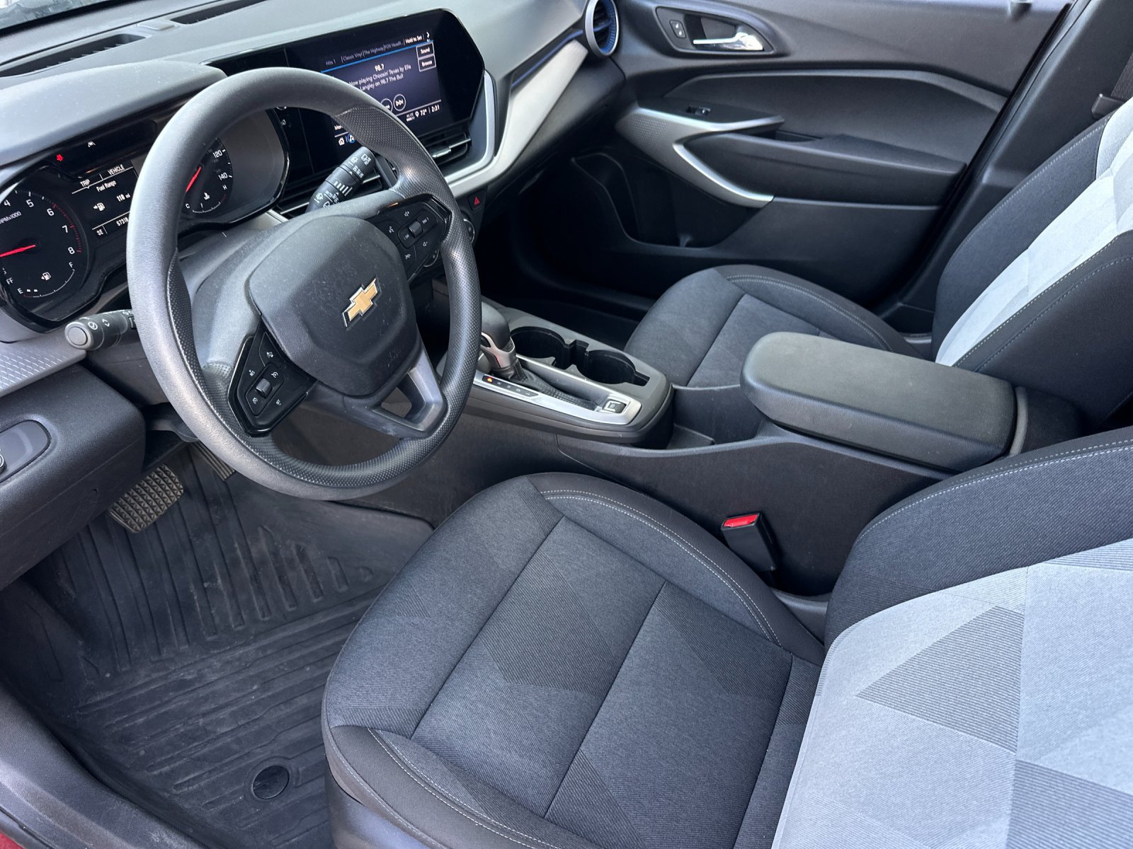 Used 2024 Chevrolet Trax LS w/ LS Convenience Package FWD image 10