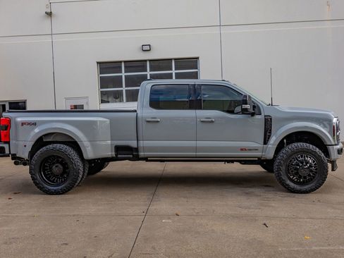 Used 2025 Ford F450 Platinum w/ FX4 Off-Road Package AWD/4WD image 11