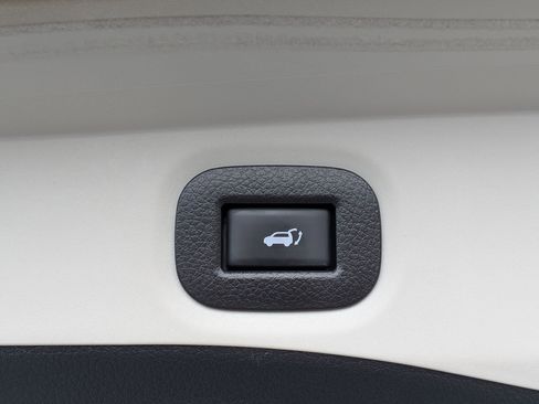 Used 2018 Nissan Rogue SL image 27