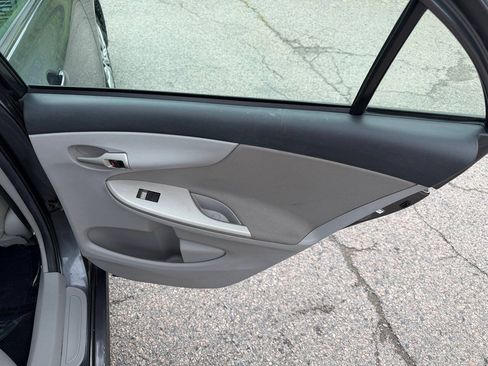 Used 2013 Toyota Corolla LE FWD image 15