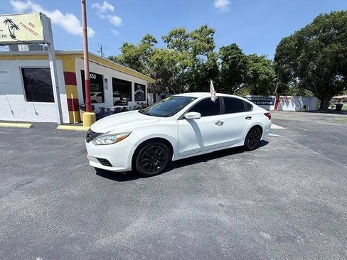 Used 2017 Nissan Altima 2.5 S w/ Power Driver Seat Package FWD image 3