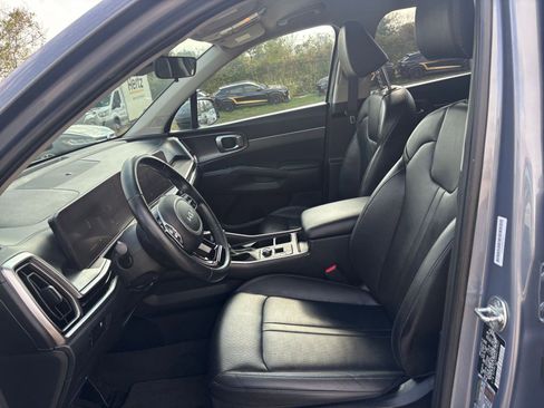Used 2024 Kia Sorento S image 27