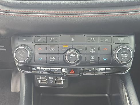 Used 2024 Dodge Durango GT AWD/4WD image 24
