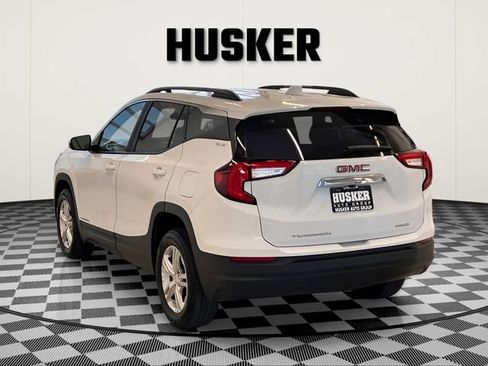 Used 2022 GMC Terrain SLE w/ Driver Convenience Package image 4