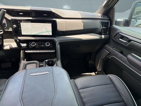 Used 2025 GMC Sierra 2500 AT4X AWD/4WD image 29