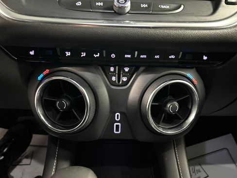 Used 2025 Chevrolet Blazer LT FWD image 18