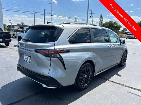 Used 2024 Toyota Sienna XSE w/ XSE Plus Package FWD image 21