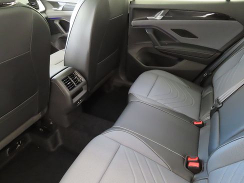 Used 2026 Volkswagen Tiguan SE FWD image 22