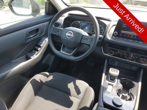 Used 2025 Nissan Rogue S AWD/4WD image 13