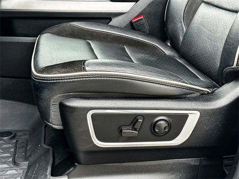 Used 2022 RAM 1500 Laramie w/ Sport Appearance Package image 13