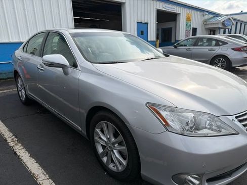 Used 2011 Lexus ES 350 w/ Preferred Accessory Package FWD image 2