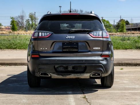 Used 2019 Jeep Cherokee Latitude Plus w/ Comfort/Convenience Group image 12