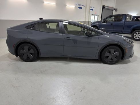 Used 2026 Toyota Prius LE FWD image 10