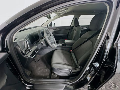 Used 2025 Kia Sportage LX image 13