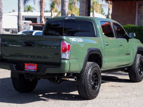 Used 2021 Toyota Tacoma TRD Off-Road w/ Technology Package AWD/4WD image 9
