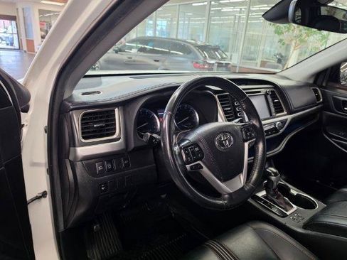 Used 2019 Toyota Highlander SE AWD/4WD image 13