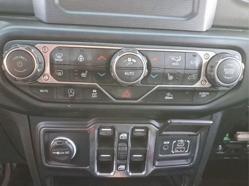 Used 2022 Jeep Wrangler Unlimited Sahara w/ LED Lighting Group AWD/4WD image 35