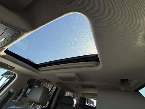 Used 2019 Chevrolet Suburban Premier image 40