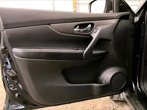 Used 2015 Nissan Rogue SV w/ SV Premium Package AWD/4WD image 22