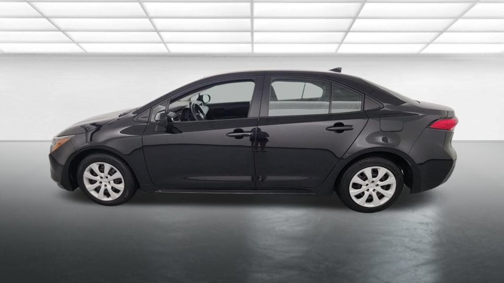 Used 2024 Toyota Corolla LE FWD image 4
