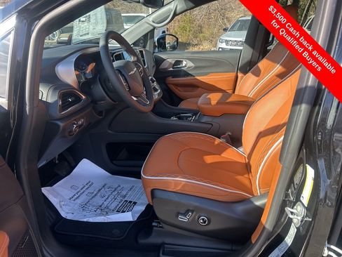 New 2026 Chrysler Pacifica Pinnacle w/ Trailer Tow Group image 25