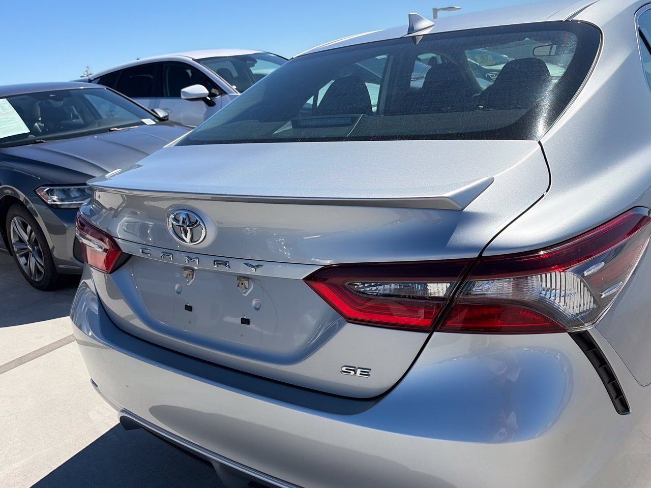 Used 2024 Toyota Camry SE w/ Cold Weather Package FWD image 4