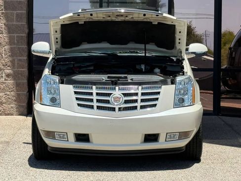 Used 2014 Cadillac Escalade Luxury AWD/4WD image 21