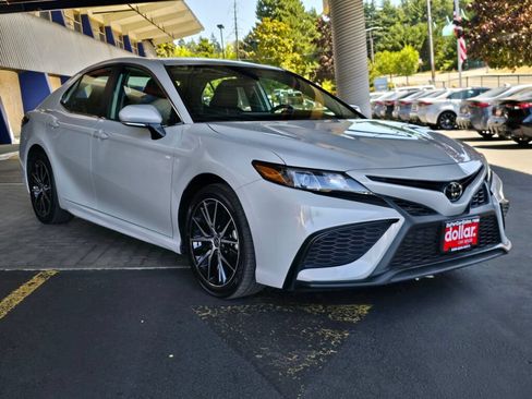 Used 2023 Toyota Camry SE w/ Cold Weather Package FWD image 3