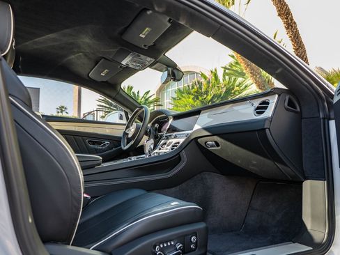Used 2024 Bentley Continental GT image 4