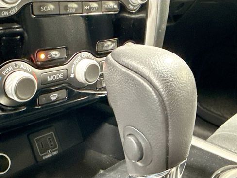 Used 2020 Nissan Pathfinder SV image 14