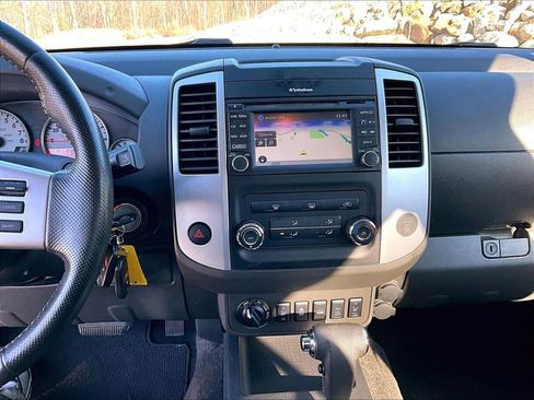 Used 2015 Nissan Xterra PRO-4X w/ Pro-4x Leather Package image 27