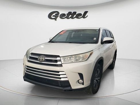 Used 2018 Toyota Highlander Plus FWD image 1