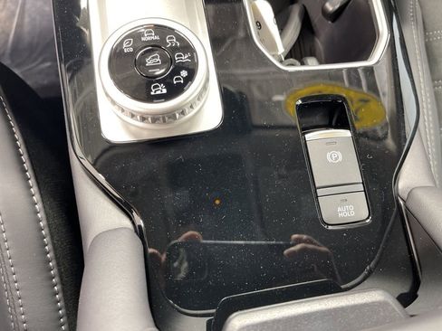 New 2025 Mitsubishi Outlander SE image 14