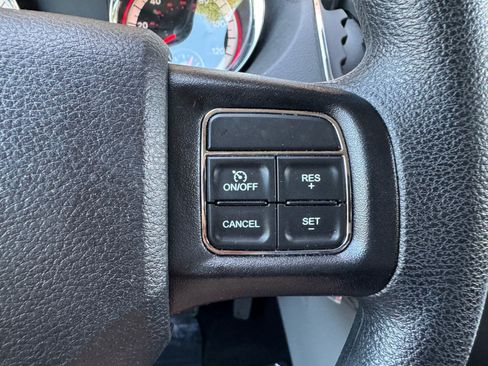 Used 2018 Dodge Grand Caravan SE w/ UConnect Hands-Free Group FWD image 16