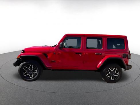 Used 2025 Jeep Wrangler Unlimited Sahara AWD/4WD image 4