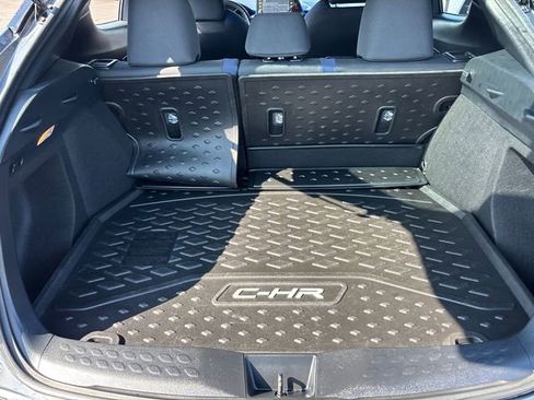 Used 2022 Toyota C-HR XLE FWD image 30