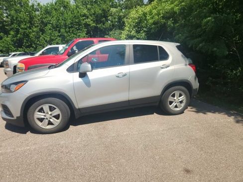 Used 2020 Chevrolet Trax LS w/ Tint and Cruise Package FWD image 6