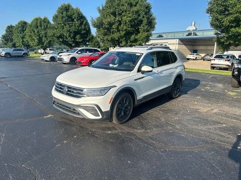 Used 2024 Volkswagen Tiguan SE AWD/4WD image 4