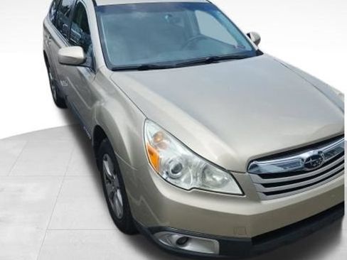 Used 2010 Subaru Outback 2.5i Premium AWD/4WD image 3