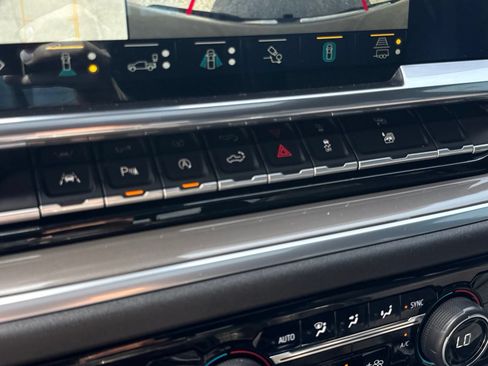 Used 2022 Chevrolet Silverado 1500 High Country w/ High Country Premium Package AWD/4WD image 26