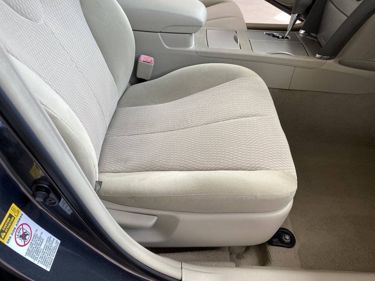 Used 2011 Toyota Camry LE FWD image 30